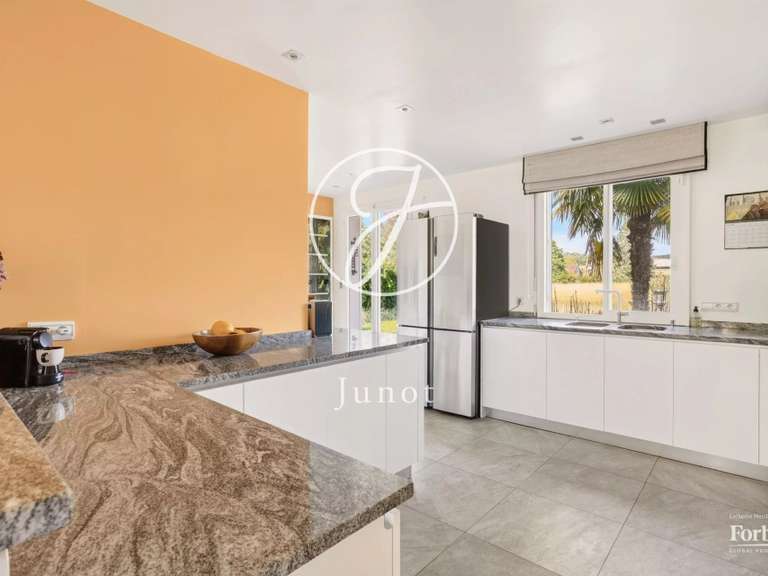 Maison Croissy-sur-Seine - 5 chambres - 242m²