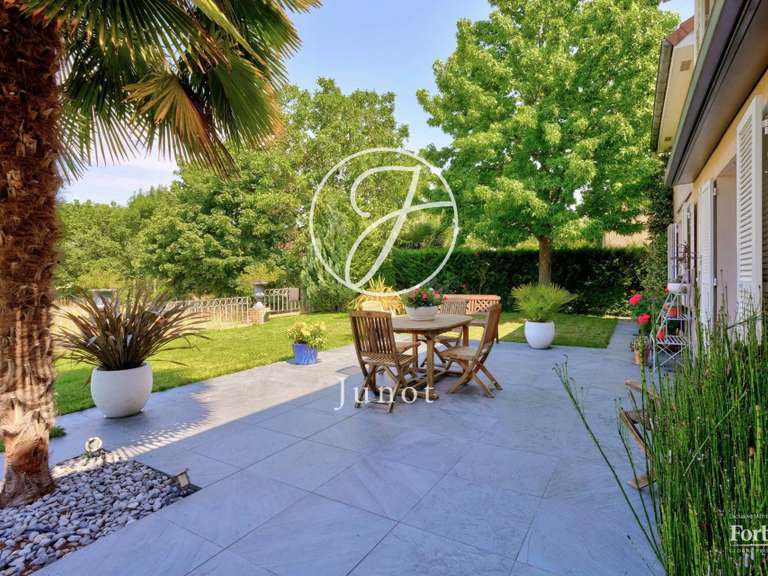 Maison Croissy-sur-Seine - 5 chambres - 242m²