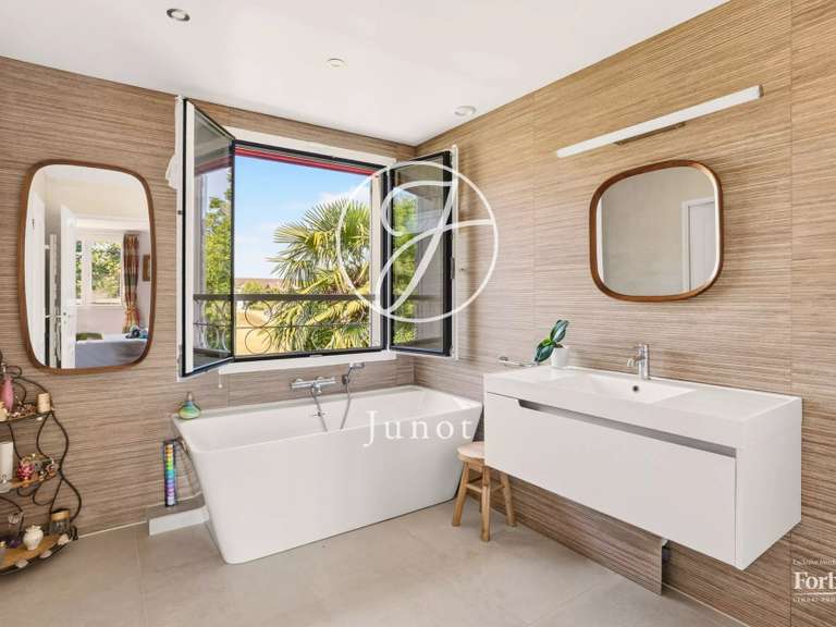 Maison Croissy-sur-Seine - 5 chambres - 242m²
