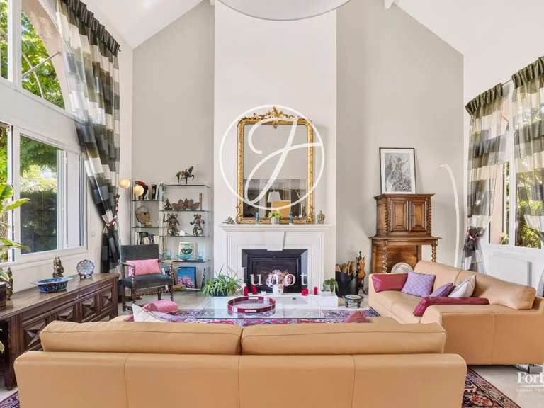 Maison Croissy-sur-Seine - 5 chambres - 242m²