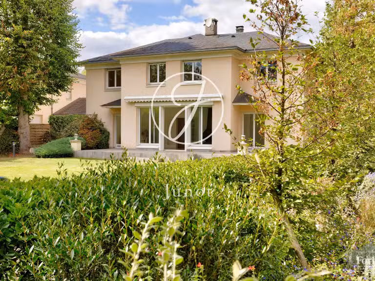 Maison Croissy-sur-Seine - 4 chambres - 274m²