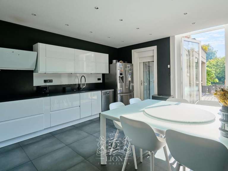Propriété Croix - 7 chambres - 374m²