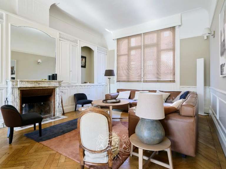 Propriété Croix - 7 chambres - 374m²