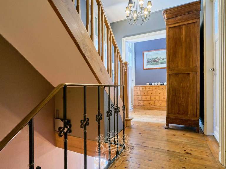 Propriété Croix - 7 chambres - 374m²