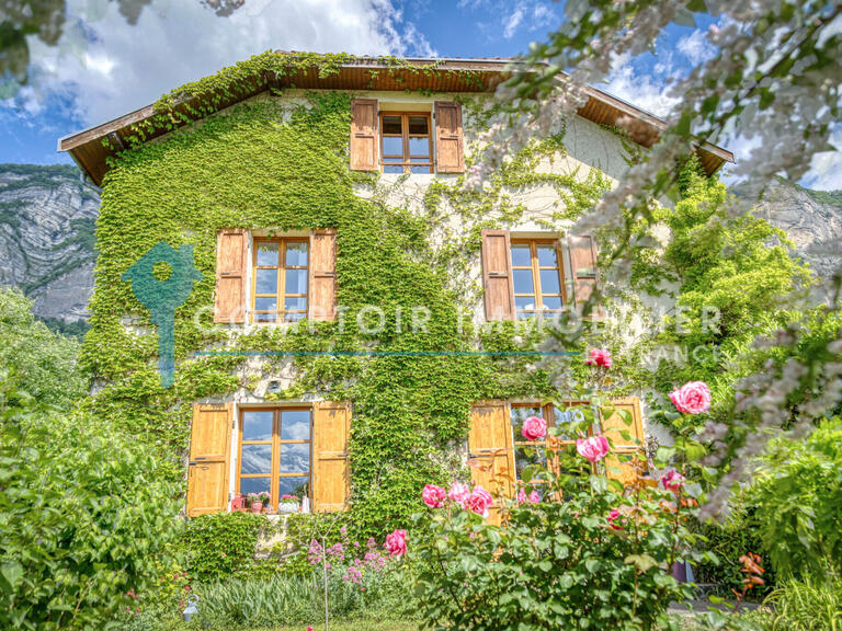 Maison Crolles - 6 chambres - 250m²
