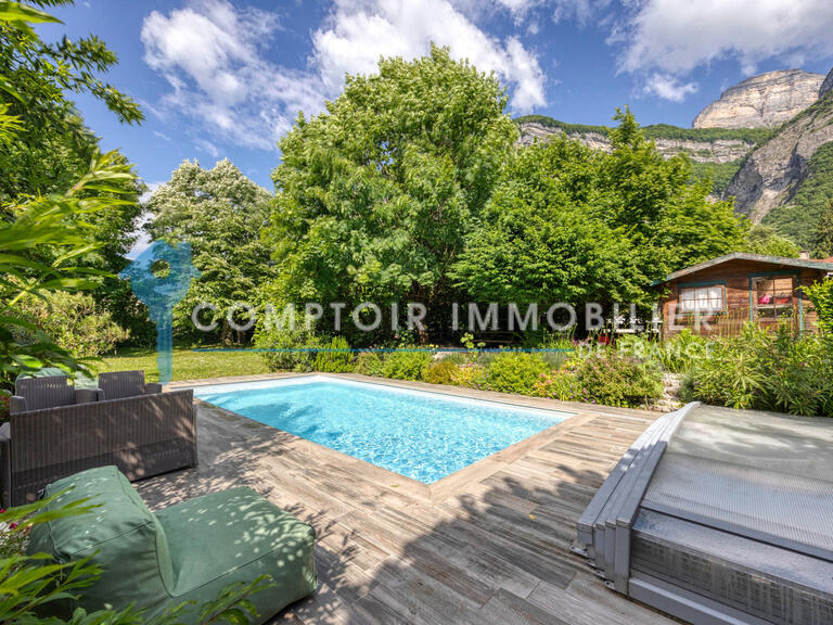 Maison Crolles - 6 chambres - 250m²
