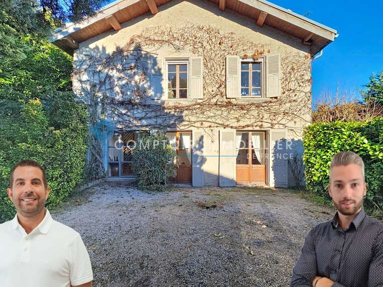 Maison Crolles - 3 chambres - 180m²