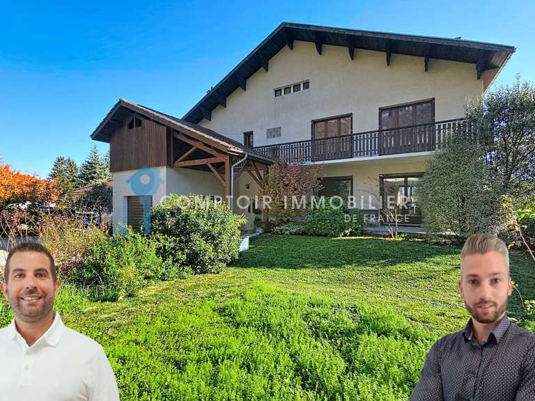 Maison Crolles - 8 chambres - 280m²