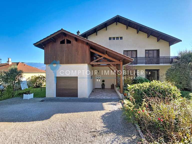 Maison Crolles - 8 chambres - 280m²