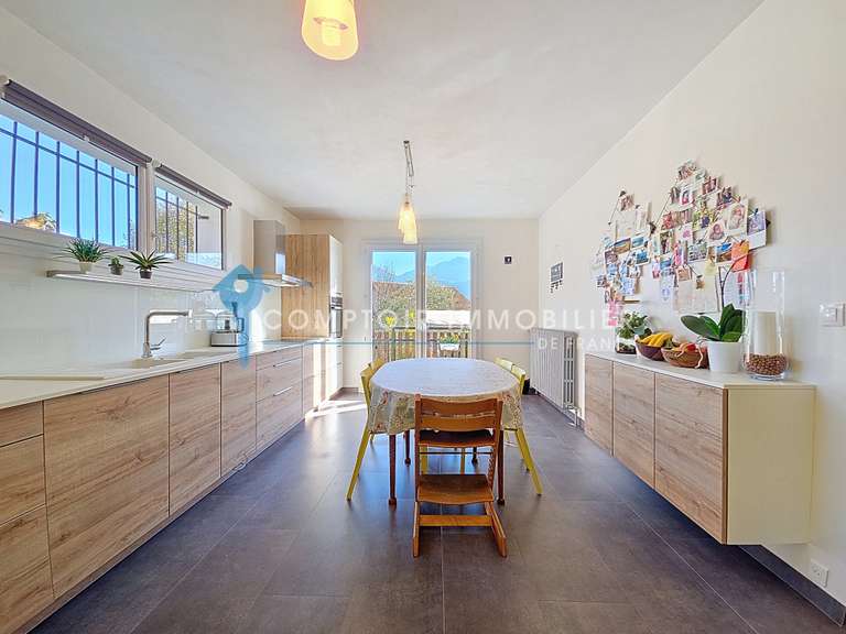 Maison Crolles - 8 chambres - 280m²