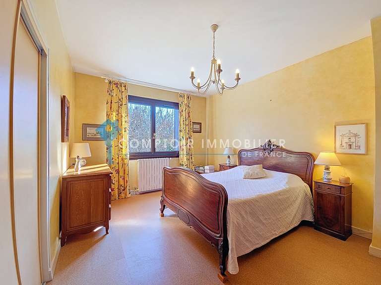 Maison Crolles - 8 chambres - 280m²