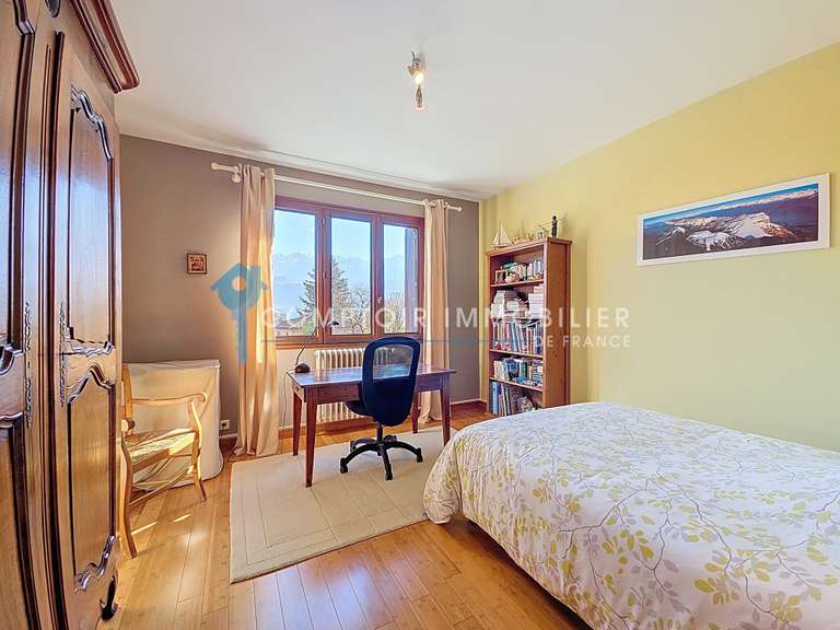 Maison Crolles - 8 chambres - 280m²