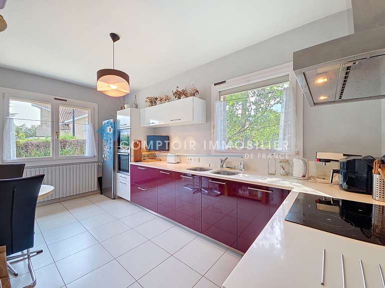 Maison Crolles - 4 chambres - 150m²