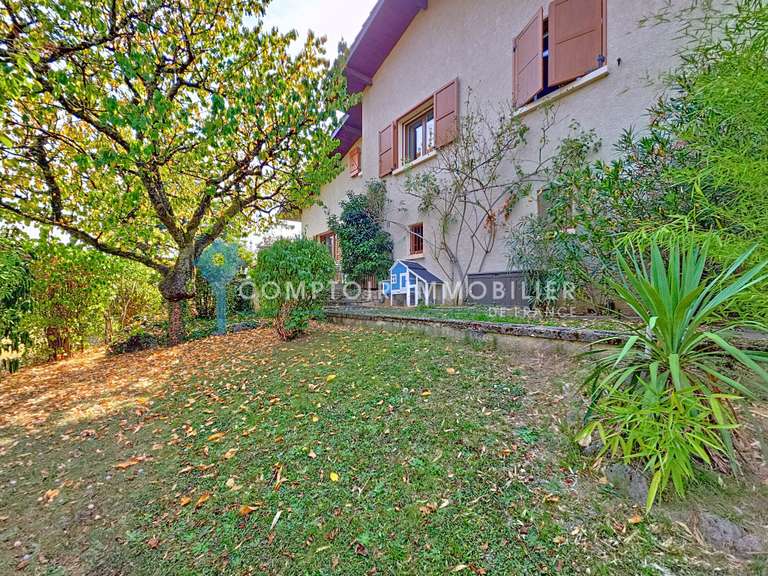 Maison Crolles - 4 chambres - 150m²