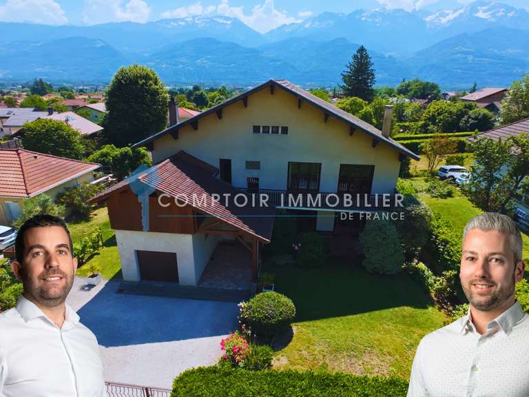 Maison Crolles - 8 chambres - 280m²