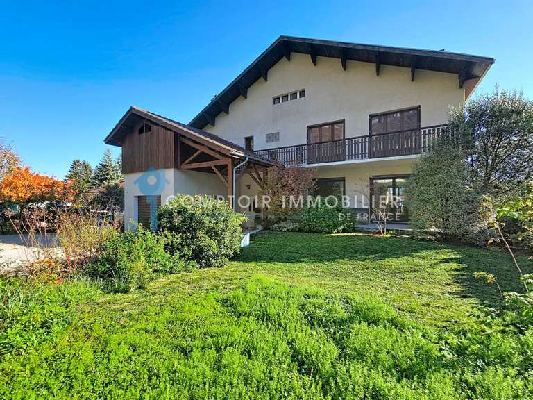 Maison Crolles - 8 chambres - 280m²