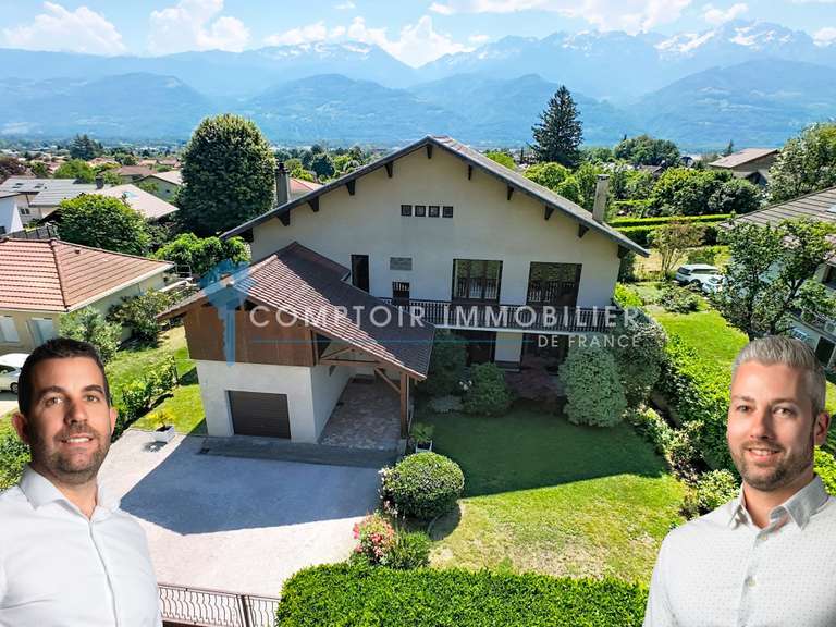Maison Crolles - 8 chambres - 280m²