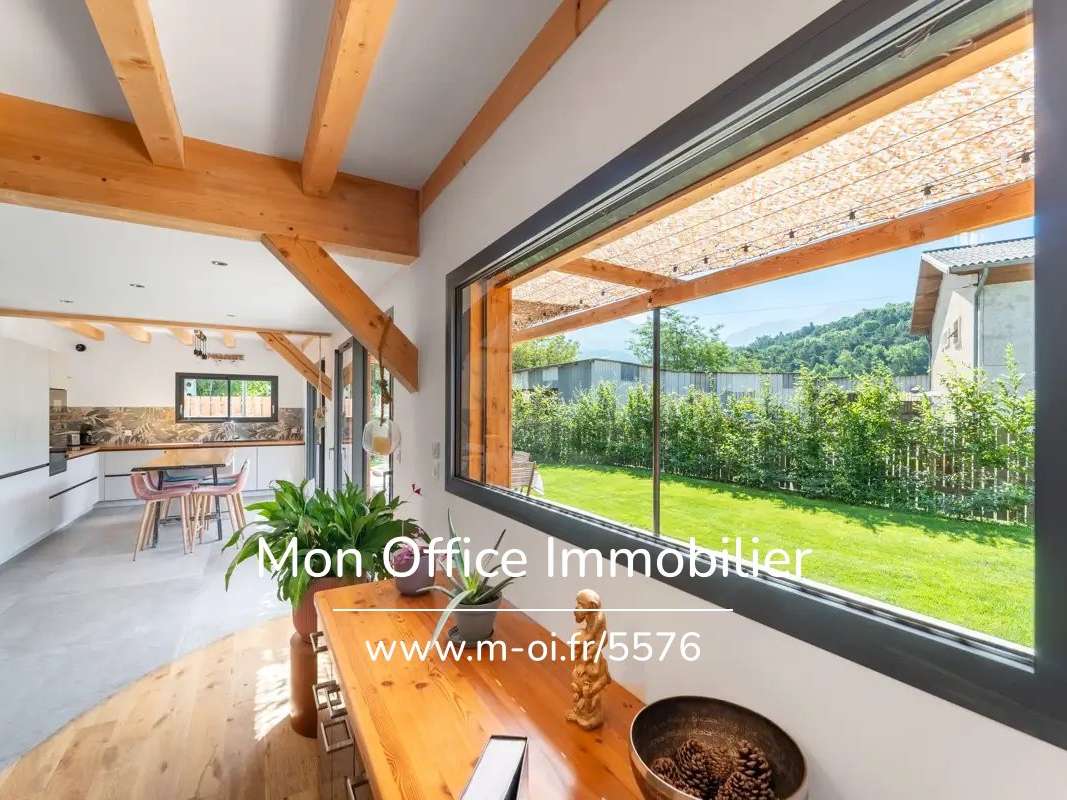 Chalet Crots