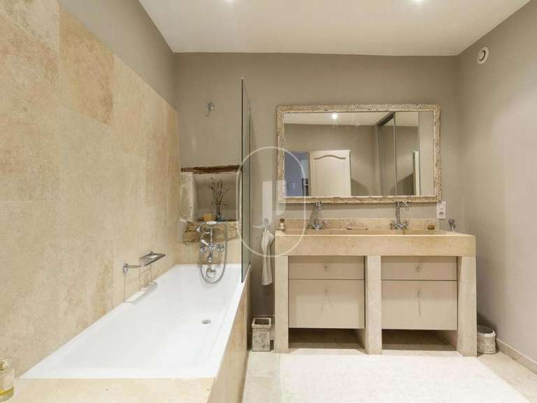 Maison Cucuron - 3 chambres - 124m²