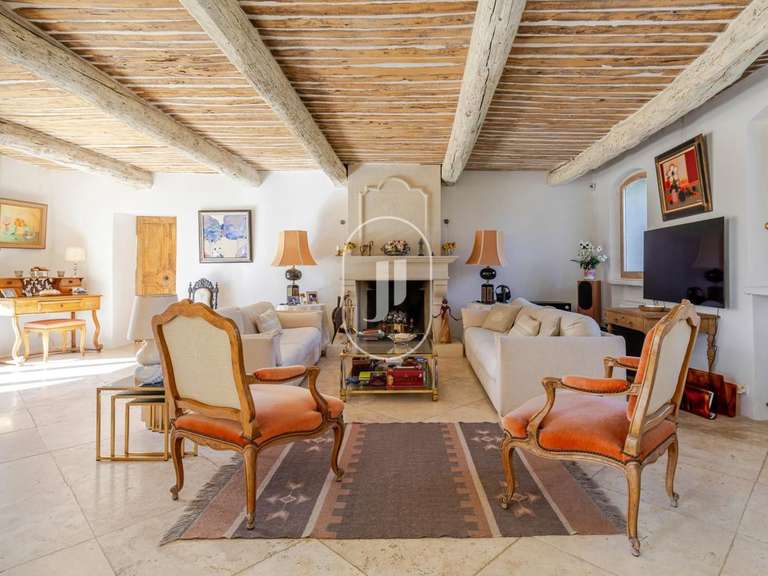 Maison Cucuron - 6 chambres - 331m²