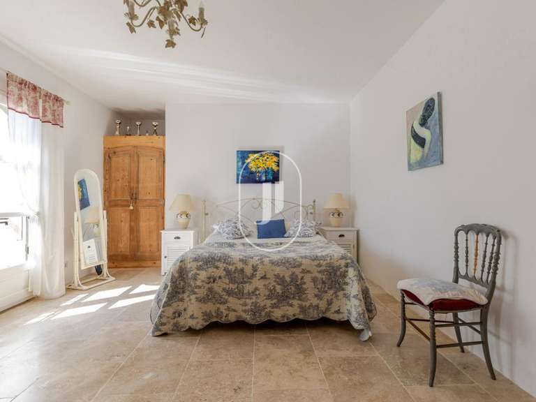 Maison Cucuron - 6 chambres - 331m²