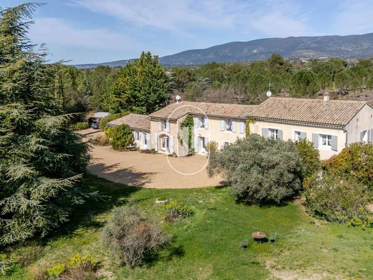 Maison Cucuron - 6 chambres - 331m²