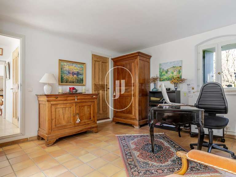 Maison Cucuron - 6 chambres - 331m²