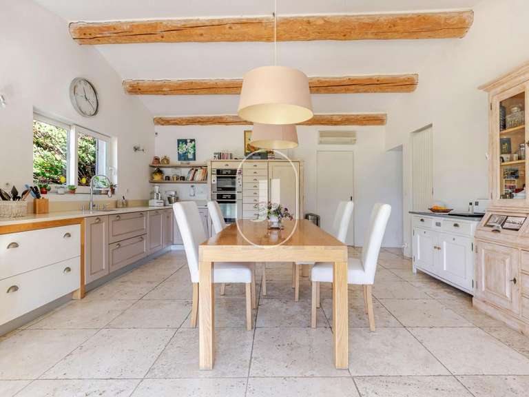 Maison Cucuron - 6 chambres - 331m²