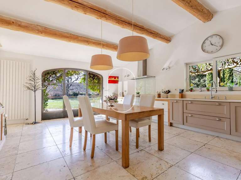 Maison Cucuron - 6 chambres - 331m²