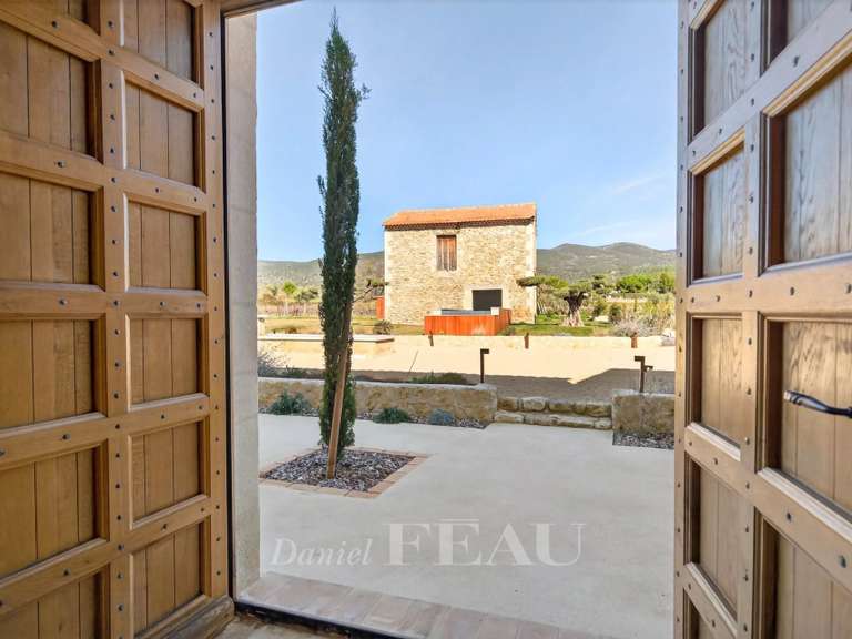 Maison Cucuron - 5 chambres - 520m²