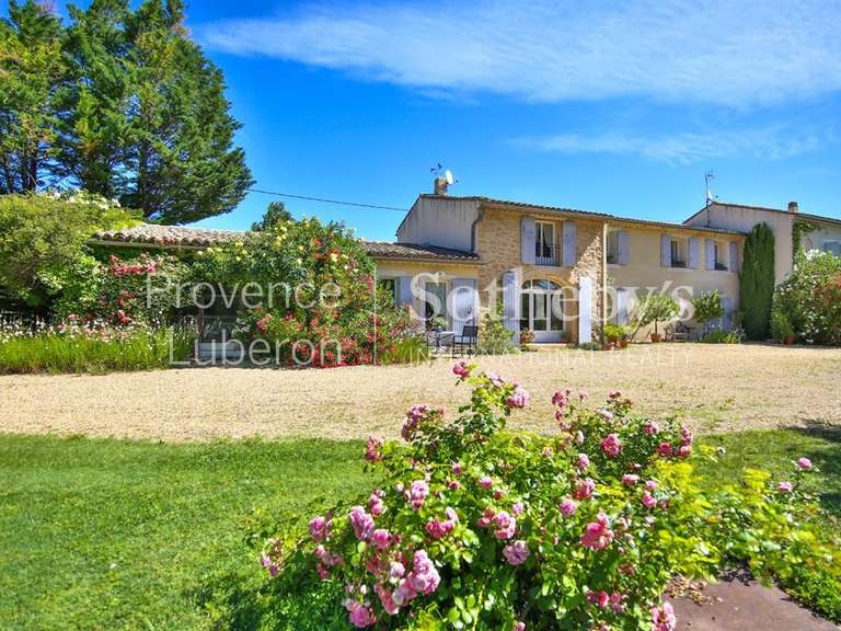 Maison Cucuron - 5 chambres - 331m²
