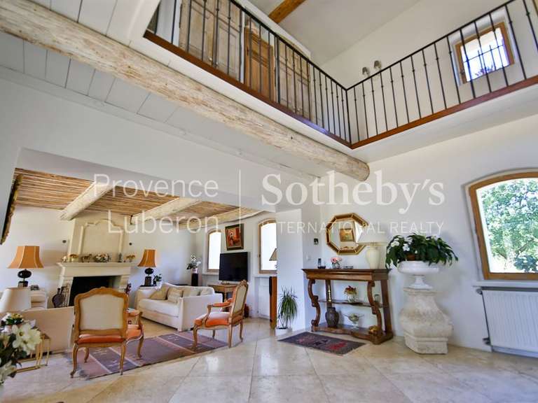 Maison Cucuron - 5 chambres - 331m²