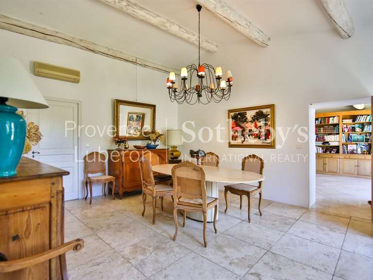 Maison Cucuron - 5 chambres - 331m²