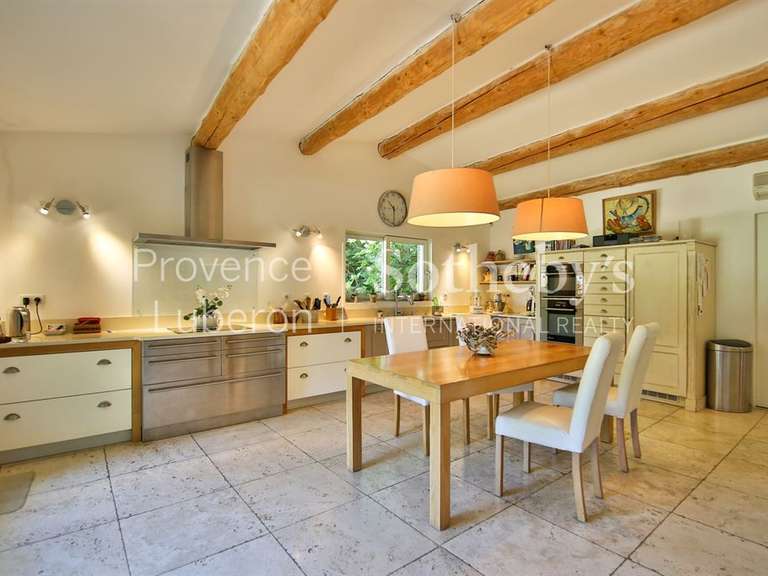 Maison Cucuron - 5 chambres - 331m²