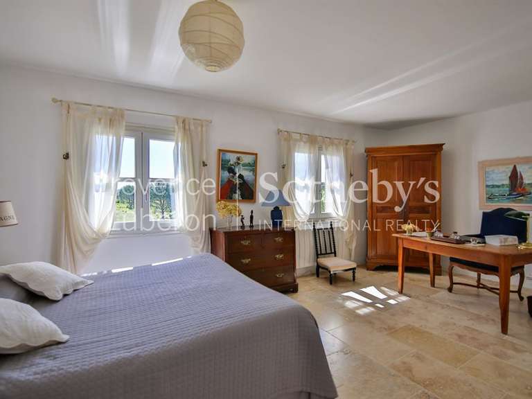 Maison Cucuron - 5 chambres - 331m²