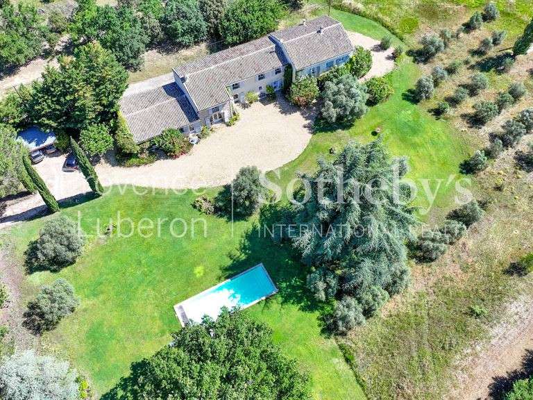 Maison Cucuron - 5 chambres - 331m²