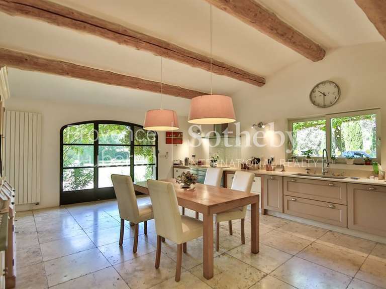 Maison Cucuron - 5 chambres - 331m²
