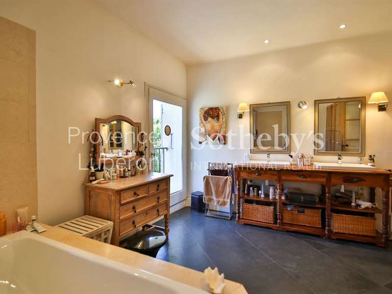 Maison Cucuron - 5 chambres - 331m²