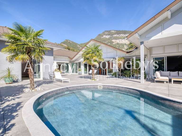 Maison Culoz - 5 chambres - 330m²