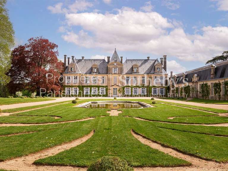 Château Curzay-sur-Vonne - 3400m²