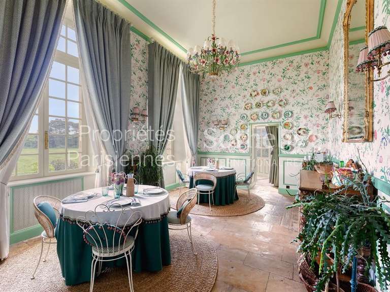 Château Curzay-sur-Vonne - 3400m²