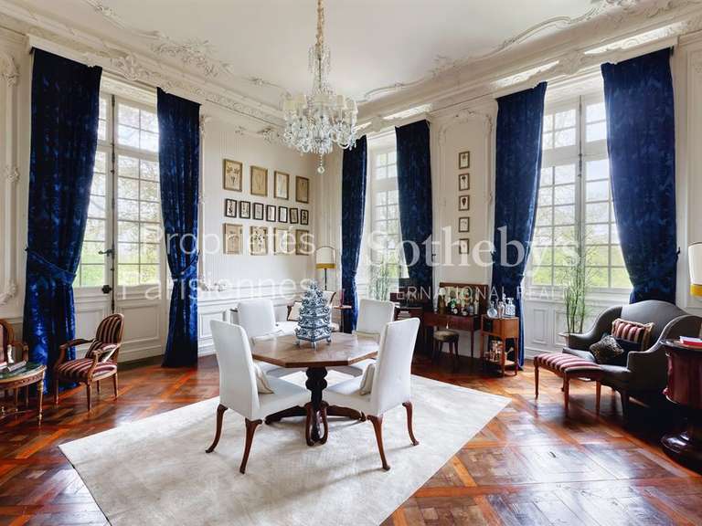 Château Curzay-sur-Vonne - 3400m²