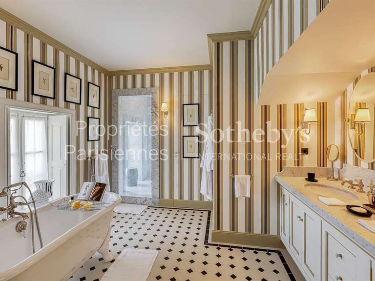 Château Curzay-sur-Vonne - 2900m²