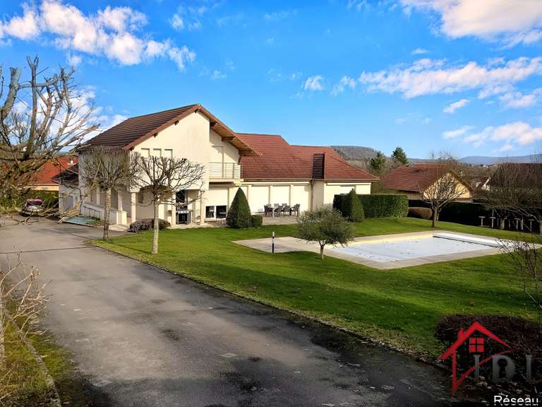 Villa Cussey-sur-l'Ognon - 5 chambres - 274m²