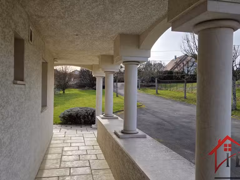 Villa Cussey-sur-l'Ognon - 5 chambres - 274m²