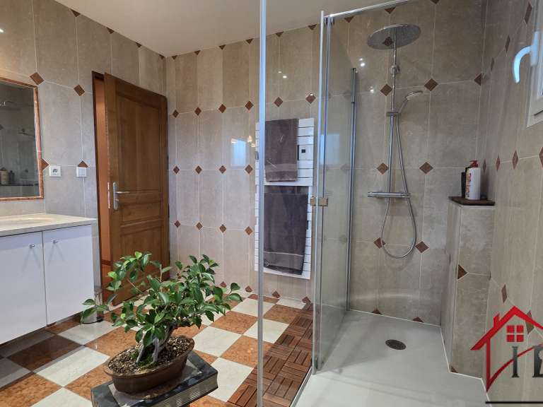 Villa Cussey-sur-l'Ognon - 5 chambres - 274m²