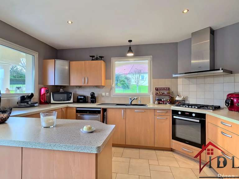 Villa Cussey-sur-l'Ognon - 5 chambres - 274m²