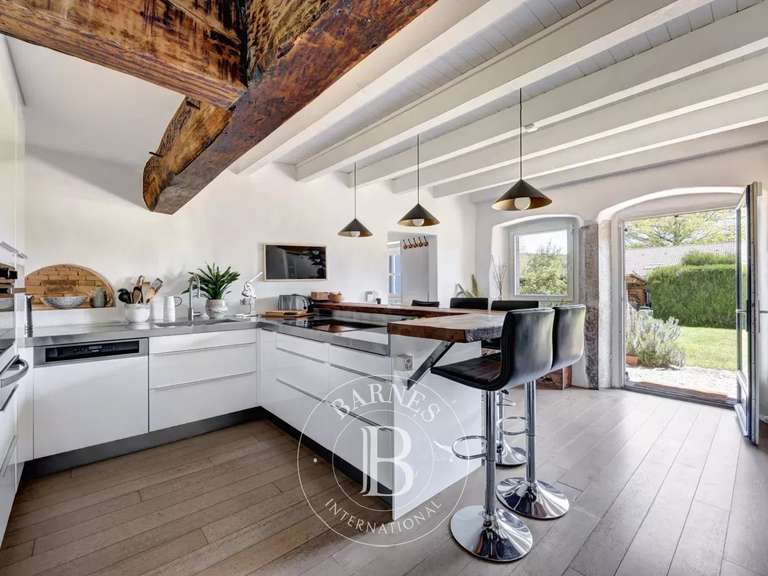 Maison Cuvat - 6 chambres - 241m²
