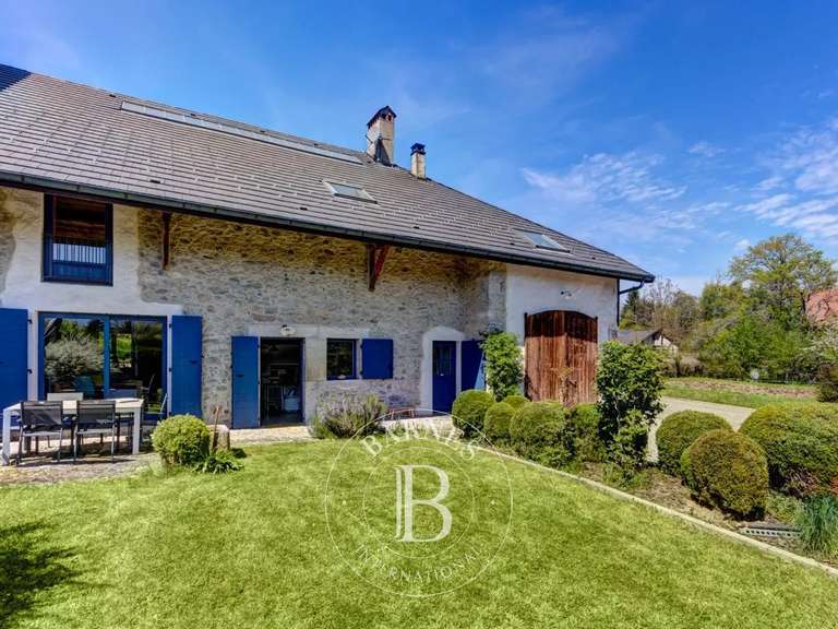 Maison Cuvat - 6 chambres - 241m²