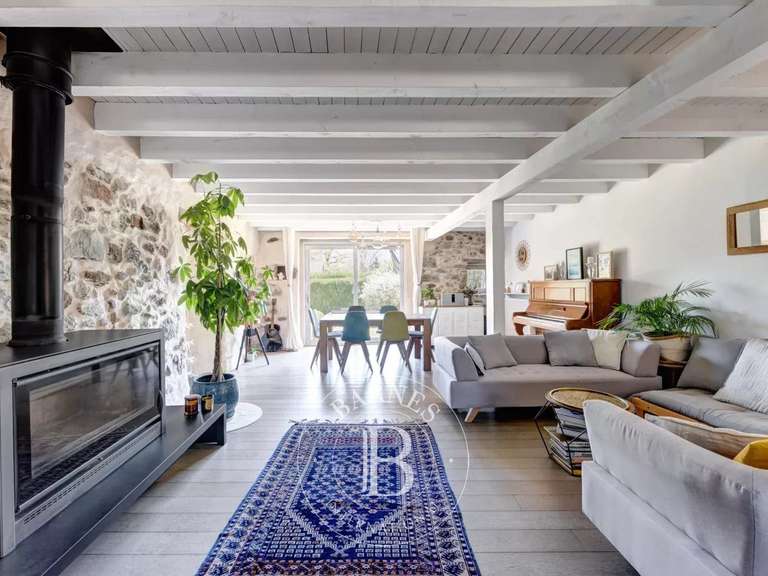 Maison Cuvat - 6 chambres - 241m²